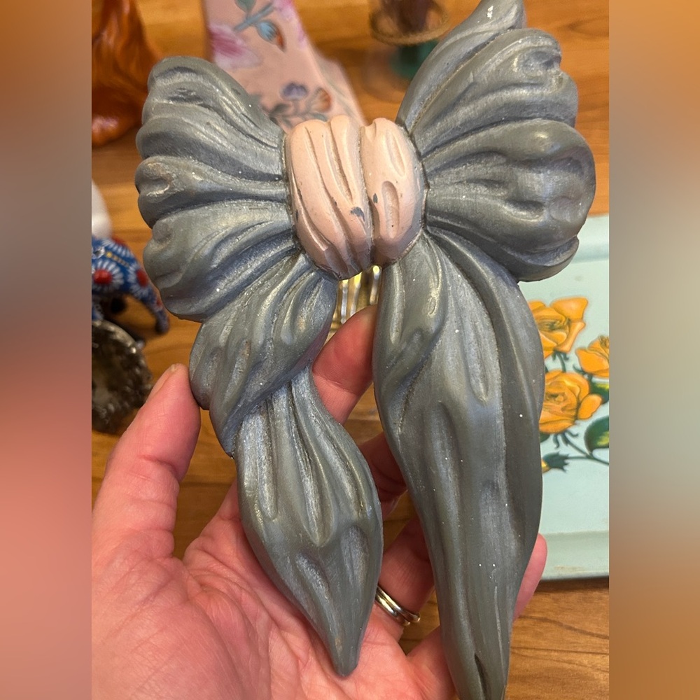 Vintage Homco hanging bow